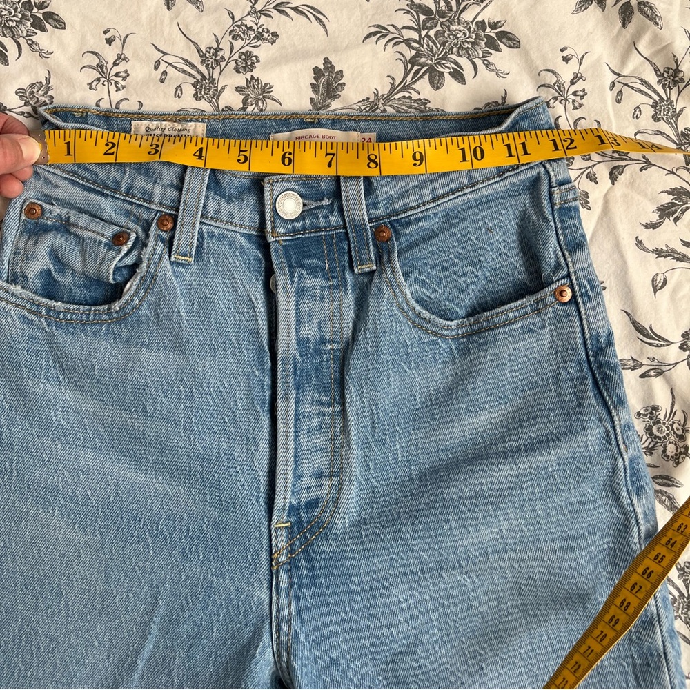 Levi's Ribcage Bootcut Jeans - Picture 4 of 9